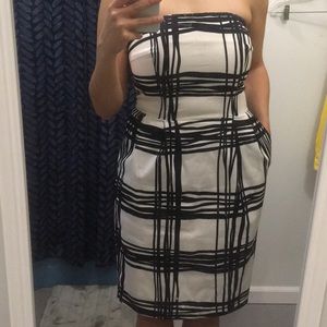 *SOLD* Express B&W Graphic Print Strapless Dress - EUC